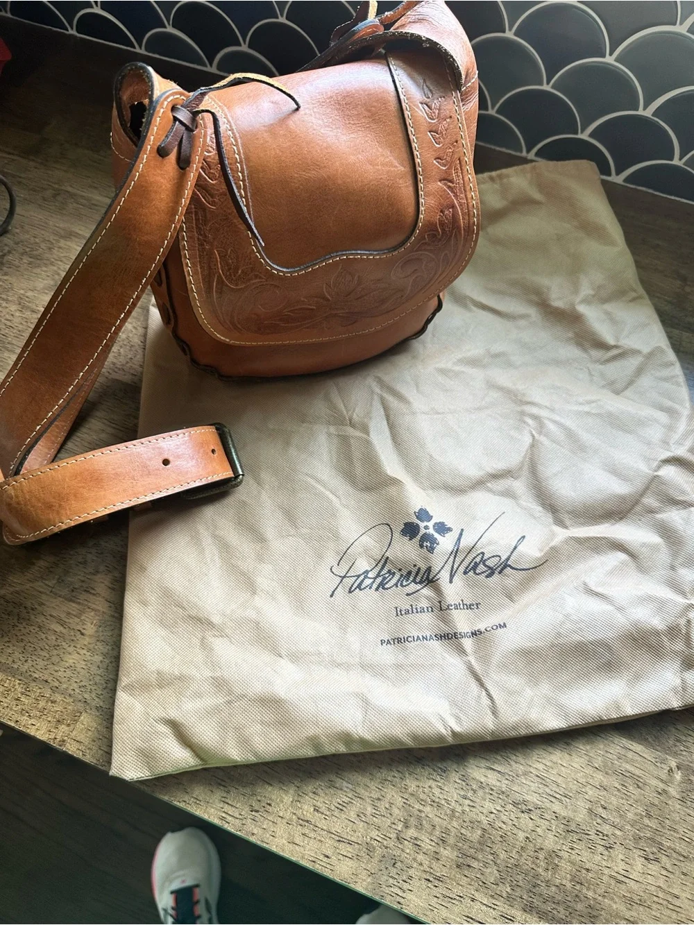 Patricia Nash Tan Leather Tooled Crossbody Bag - Picture 1 of 8
